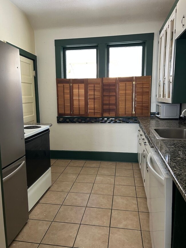 Building Photo - 1-Bedroom in Quiet 4-Plex near Ivywild