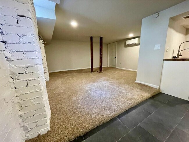 Building Photo - 673 Kennesaw Ave NE