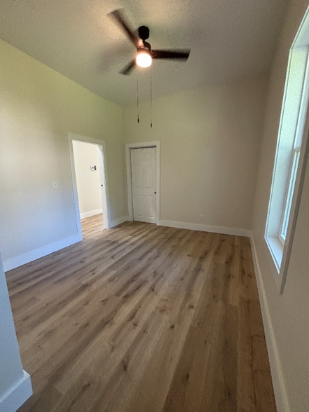 Building Photo - 321 E Main St