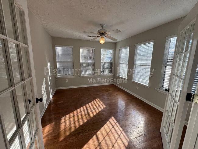 Building Photo - 11080 Crabapple Lake Dr