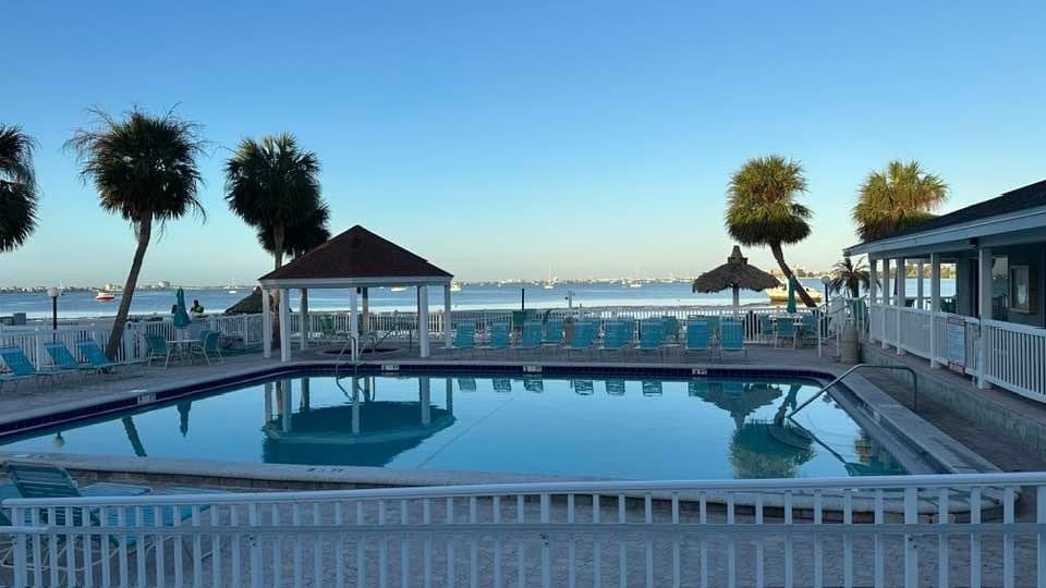 Beach Pool & Hot tub - 4190 35th Ter S