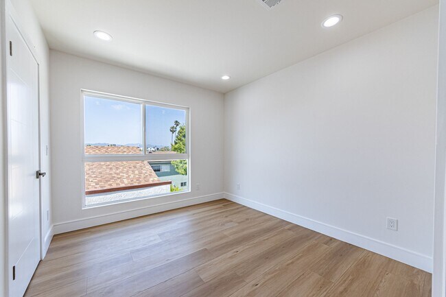 Building Photo - 2055 S Garth Ave