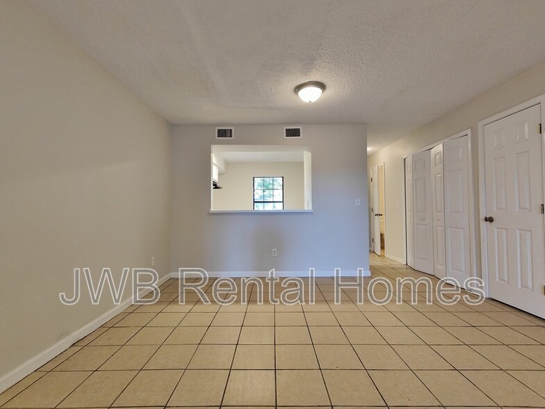 Building Photo - 4769 Barnes Rd S