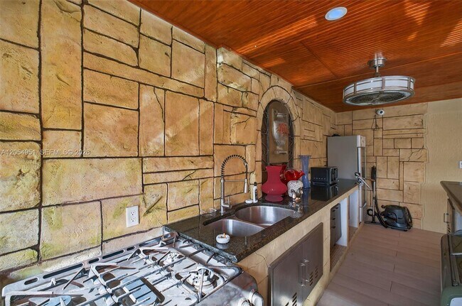 Building Photo - Southwest 127th Avenue, Miami, FL 33175 - 3 BR 2.5 BA single-family home