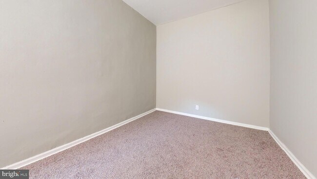 Building Photo - 1426 S 52nd St