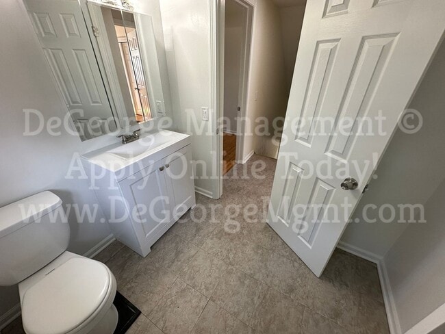Building Photo - Gorgeous Spacious 4 Bedroom 1.5 Bath Singl...