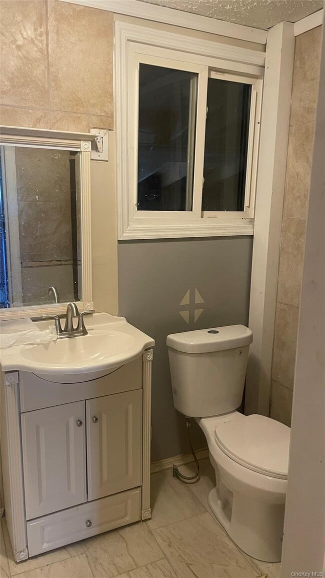 Building Photo - 370 Park Hill Rd