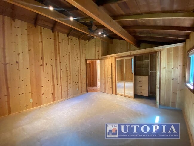 Building Photo - Gorgeous 4-bedroom, 2-bathroom Forest Lake Home with Deck, Office & Scenic Redwood Views