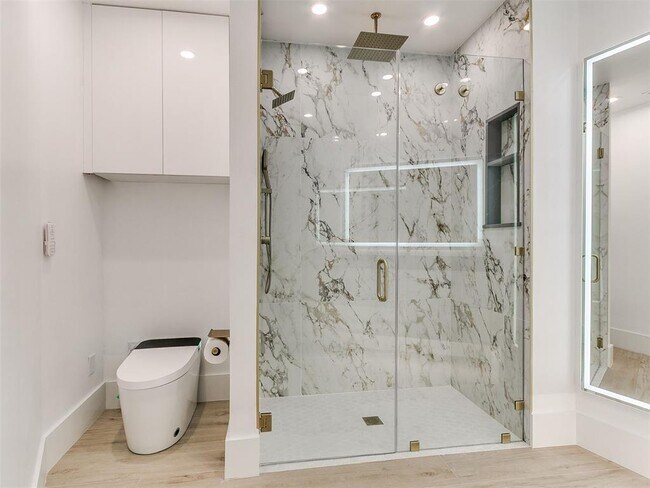 Building Photo - 5900 Mosteller Dr