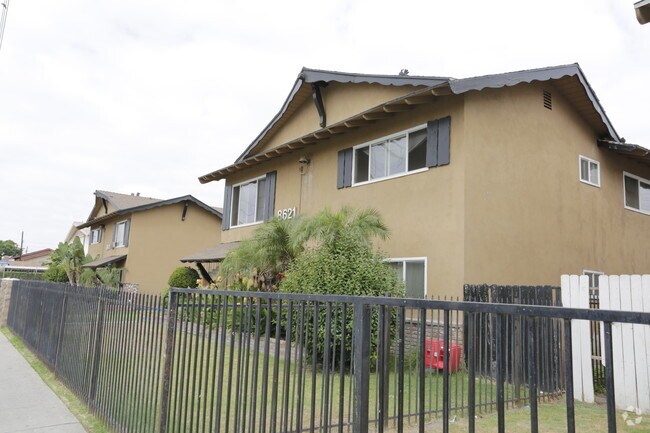 Primary Photo - 8611-8621 Cerritos Ave