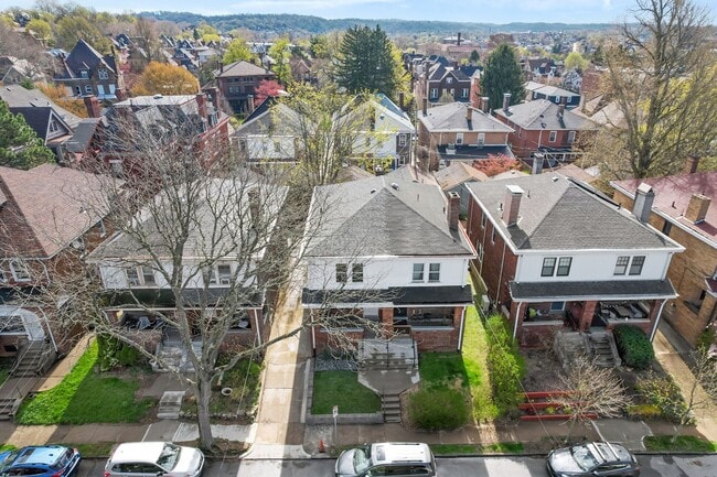Building Photo - Exquisitely Renovated 3 Bedroom/ 2 Bath in Pittsburgh's East Side