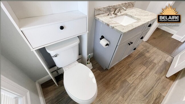 Building Photo - Cozy Country Living