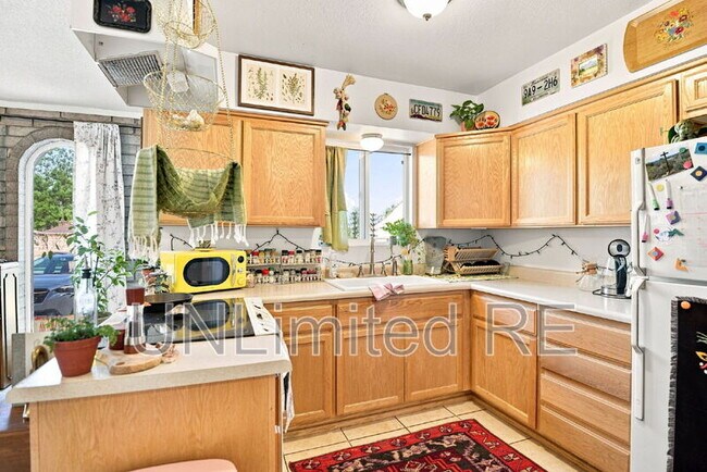 Building Photo - 1811 N Meadow Lark Dr