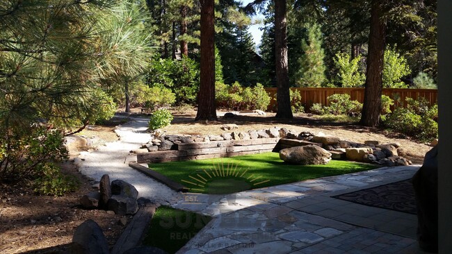 Building Photo - Quaint Home w Garage in Incline!