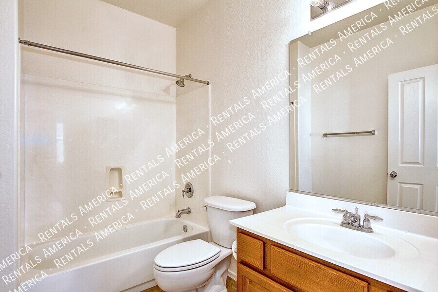 Building Photo - 935 E Blue Spruce Ln