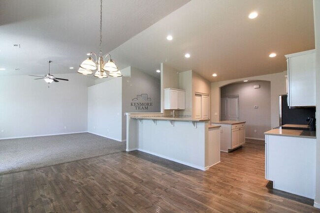 Building Photo - 6914 Three Rivers Dr