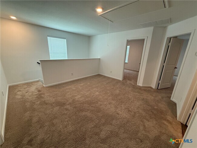 Building Photo - 761 Greenway Trl