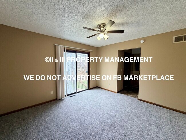 Building Photo - 1424 E Mart-Way Cir