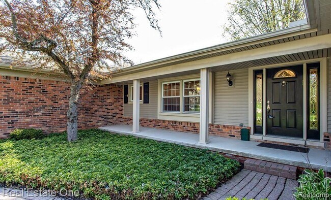 Building Photo - 30882 Oak Valley Dr