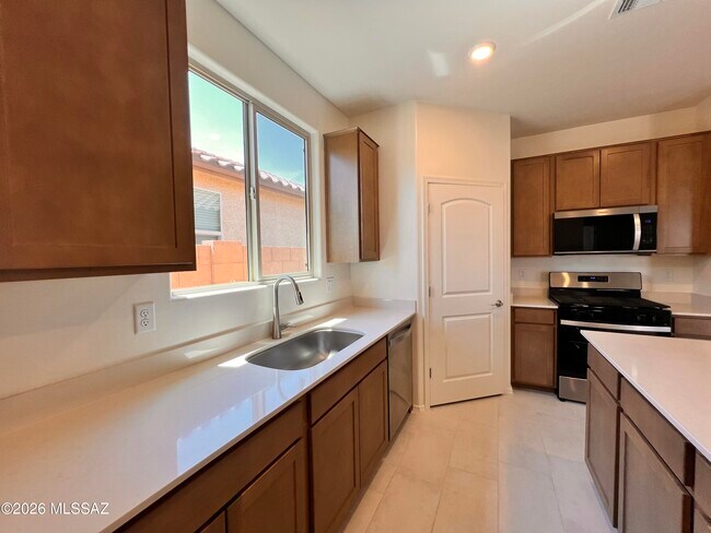 Building Photo - 10004 E Lebaron Dr