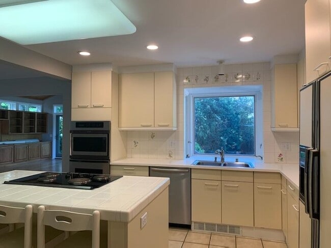 Building Photo - 1308 Shirley St