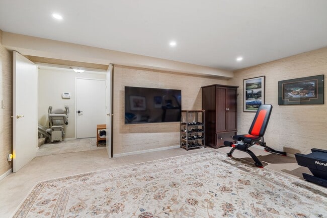 Building Photo - Breathtaking views of Hood Mountain and Su...