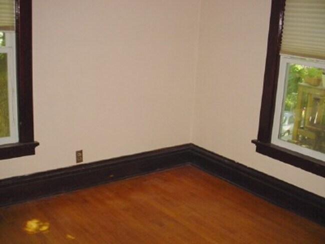 Building Photo - (518) - 819-821 E. Gorham Street