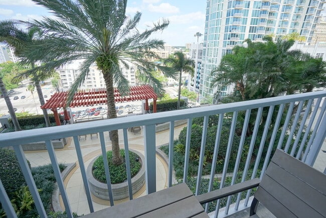 Building Photo - Downtown Tampa Luxury 1BR Condo at Skypoint