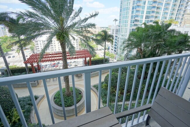 Building Photo - Luxury 1BR Skypoint Condo in Downtown Tampa