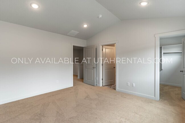 Building Photo - 1786 N 180 E