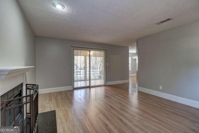 Building Photo - 601 Ridgefield Dr