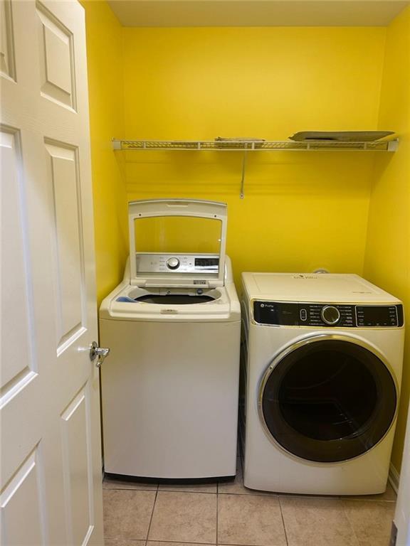 Building Photo - 815 Earlham Dr