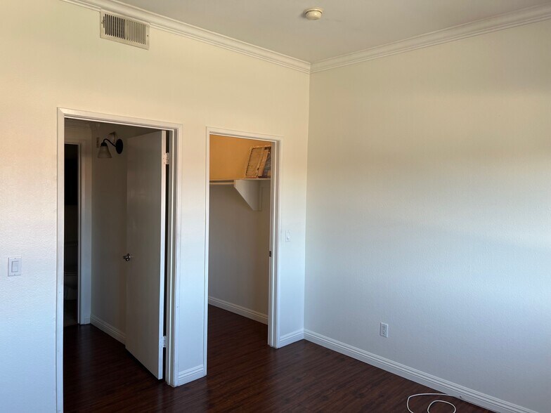 Building Photo - 10943 Laurel Canyon Blvd