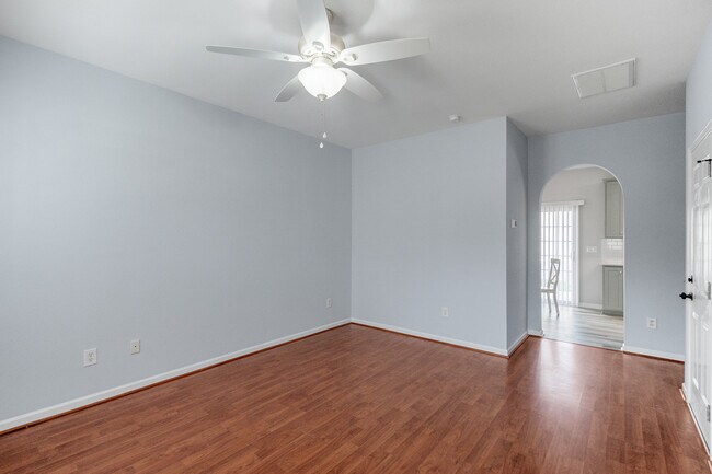 Building Photo - 558 Calen Ln
