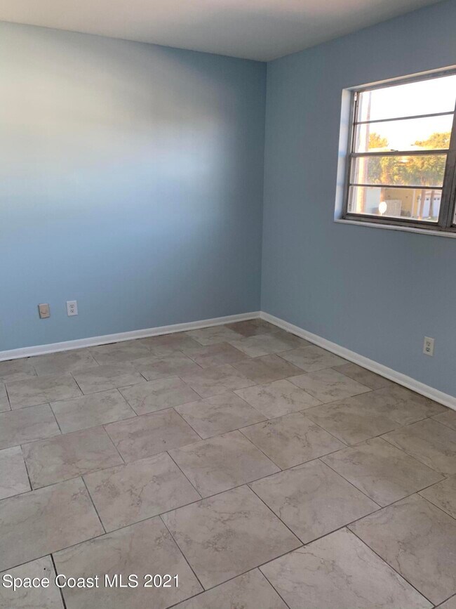 Building Photo - 302 Lincoln Ave