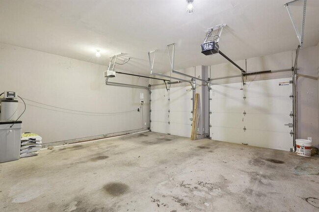 Building Photo - 1001 Lily Pad Ln