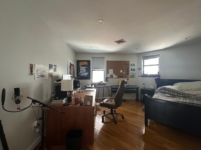 Building Photo - 100 Riverway