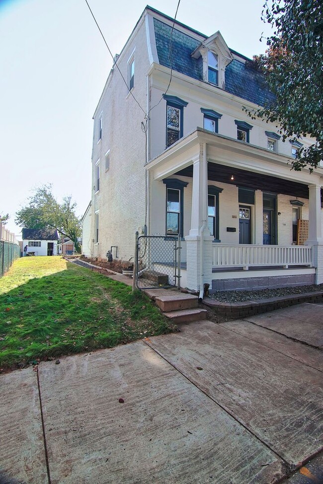 Building Photo - Spacious Newly Renovated East End Home!