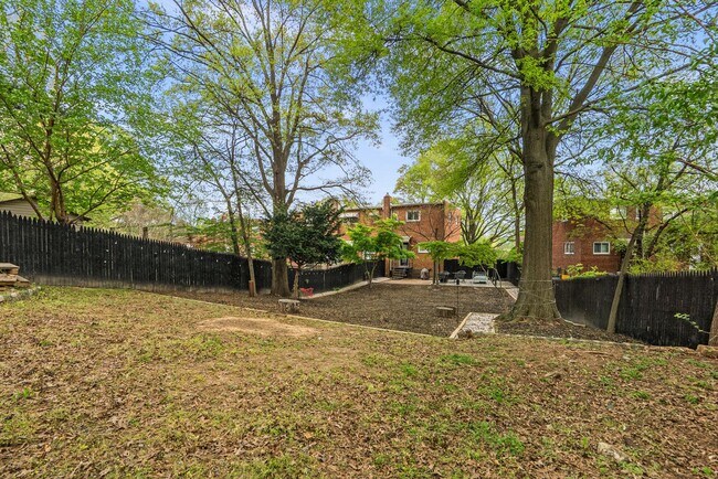 Building Photo - 3300 Manorwood Dr