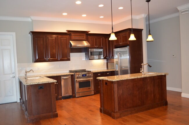 Building Photo - 2111 Deer Valley Rd