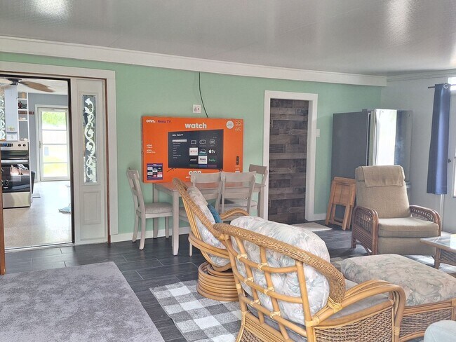 Building Photo - LOCATION LOCATION MAINLAND NEW SMYRNA BEACH!
