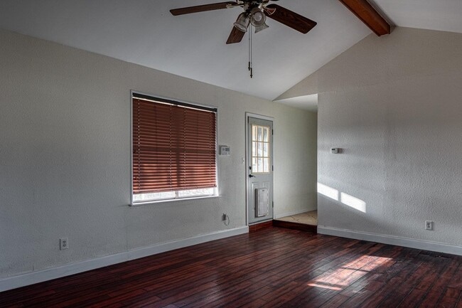 Building Photo - 112 Tomahawk Trail