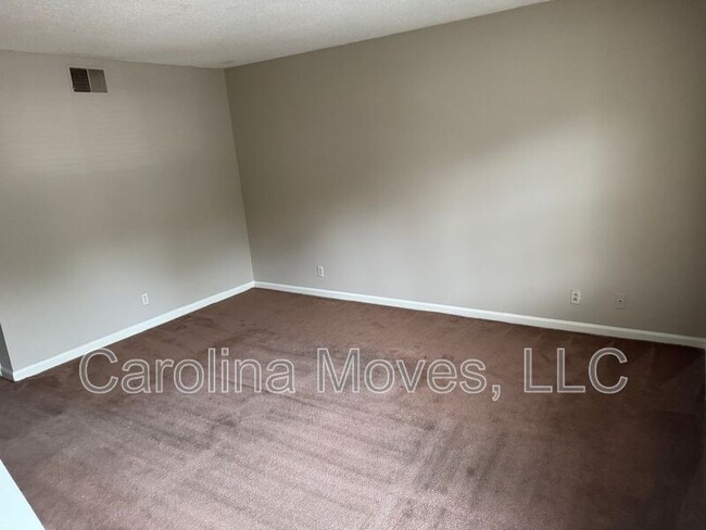 Building Photo - 172 Pine Creek Court Ext