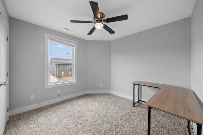 Building Photo - 1511 Kingbird Dr