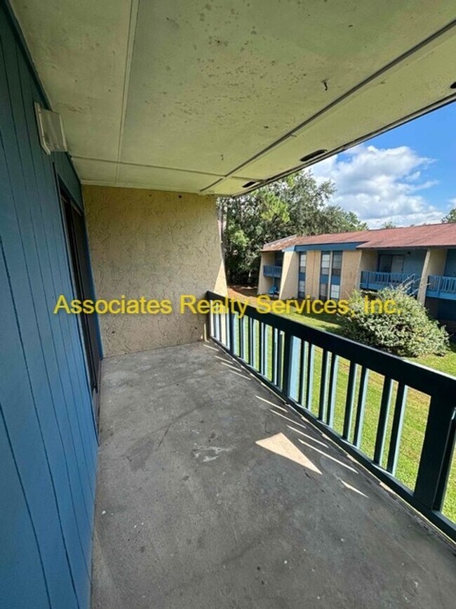 Building Photo - 2811 SW Archer Rd