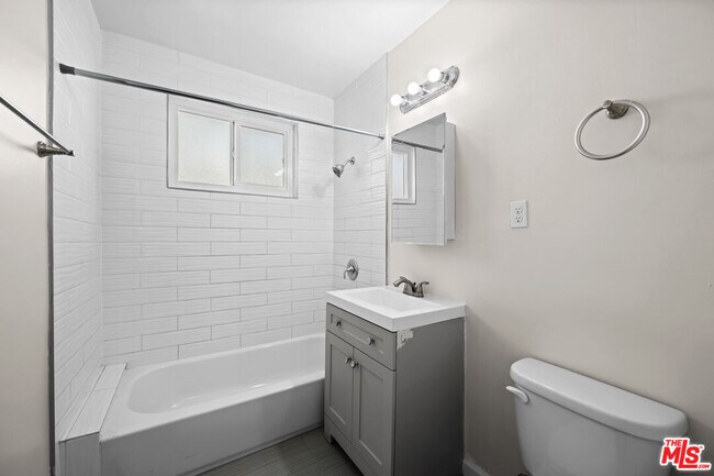 Building Photo - 1445 S Sherbourne Dr