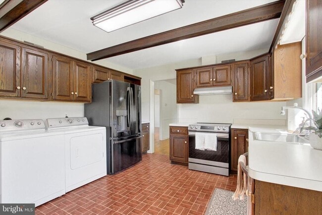 Building Photo - 974 Fairview Ave