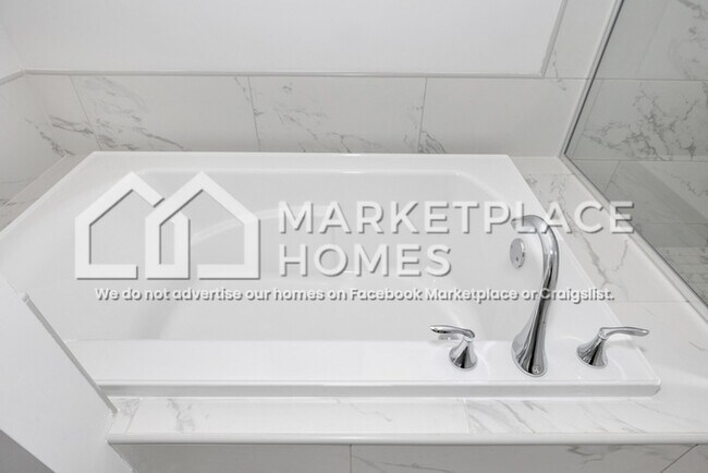 Building Photo - 14773 Mountain Strm Dr