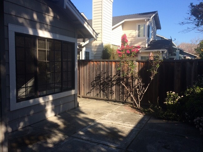 Building Photo - 22 Wexford Pl