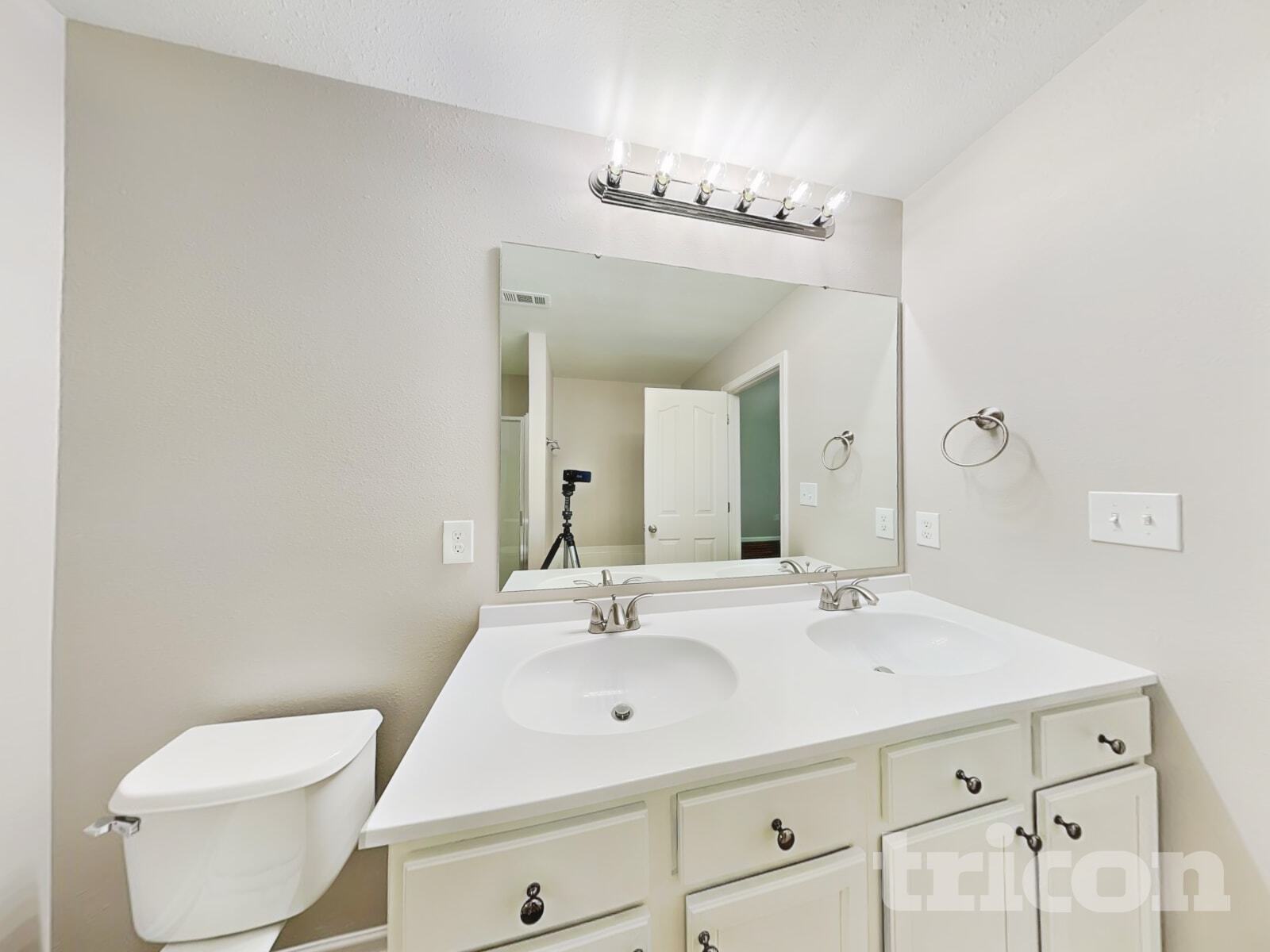 Building Photo - 2918 Tall Oaks Dr